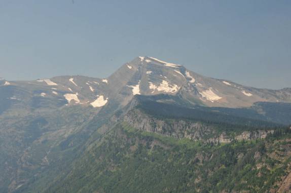 Paisagem montanhosa e as primeiras neves, no Glacier National Park, em Montana, nos Estados Unidos